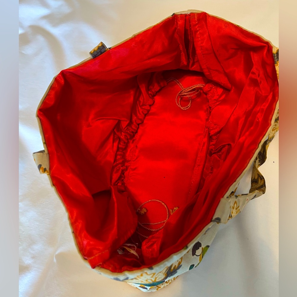 Floral Patterned, Knitting Tote Bag with Red Drawstring and vinyl bottom Vintage - Picture 5 of 7